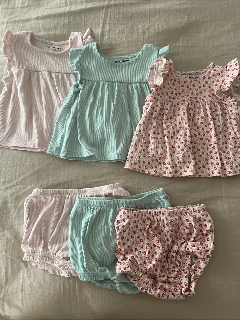 Old navy baby girl matching sets - Picture 1 of 2